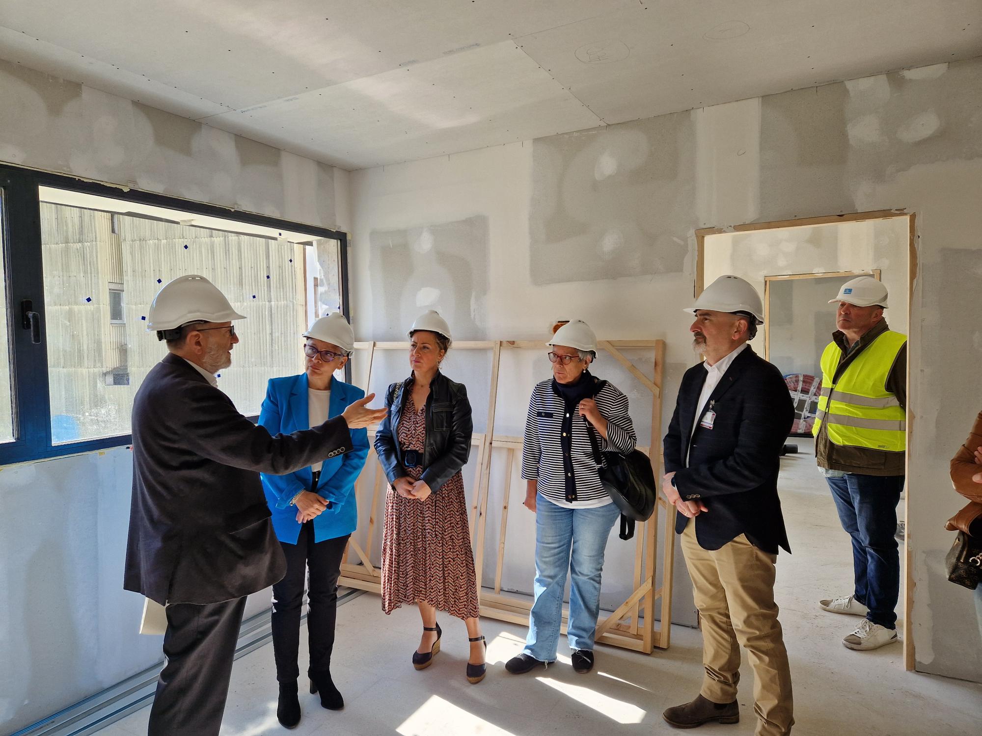 2025_04_24 La Consejera visita las obras del centro de salud de Lena